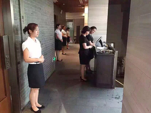 滨江店员工