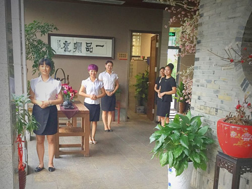 滨江店员工